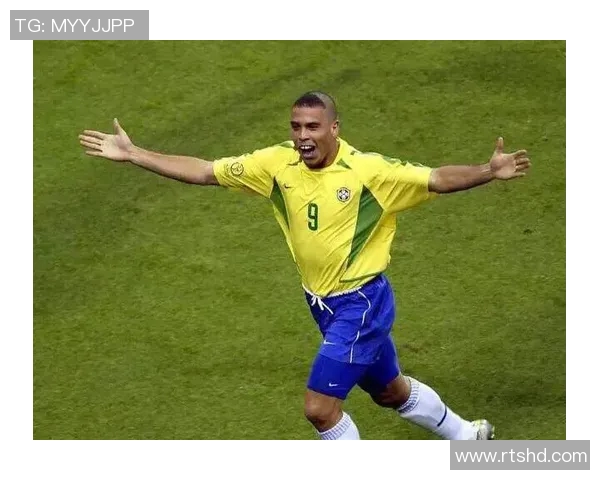 足球明星因头部手术重返赛场的励志故事与挑战